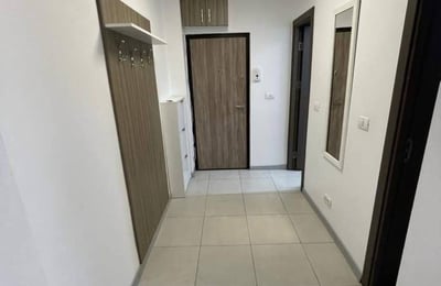 Alquiler de un espacioso apartamento de 3 habitaciones, 75 m², Tomis Nord, Constanza, Rumanía